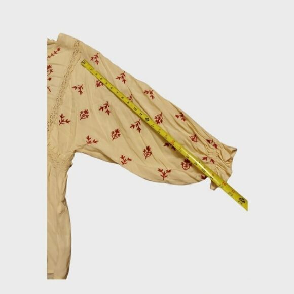 Cream Entro blouse with red floral embroidery womens Size small - Picture 7 of 8